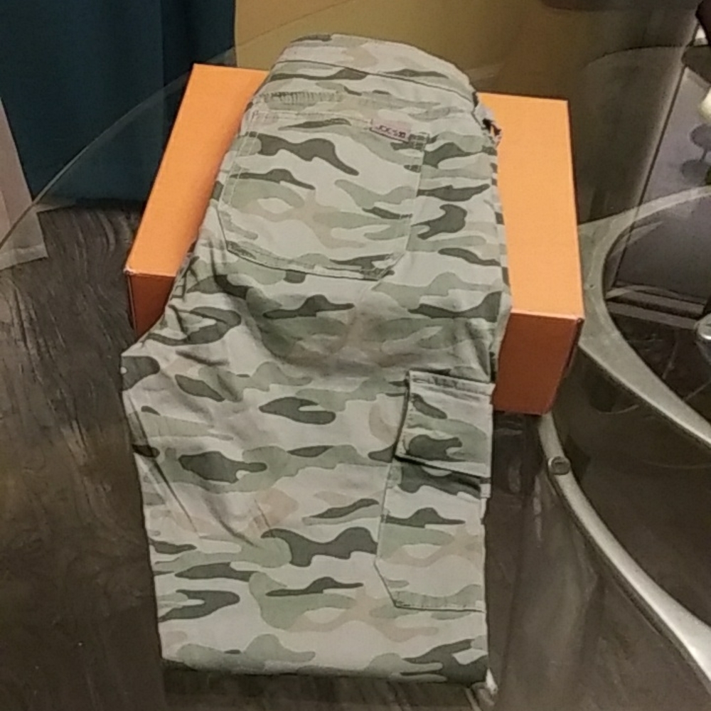 NWOT! Joes ,camo print ,cargo jeans Sz.28